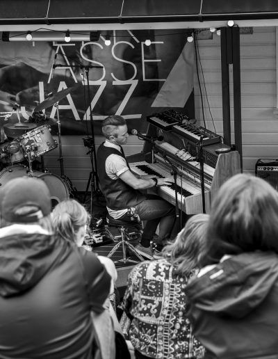 Lars Jakob Rudjord med Kjempe-Jo, TerrasseJazz 2024 (foto: Birgit Fostervold)