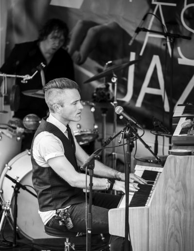 Lars Jakob Rudjord med Kjempe-Jo, TerrasseJazz 2024 (foto: Birgit Fostervold)