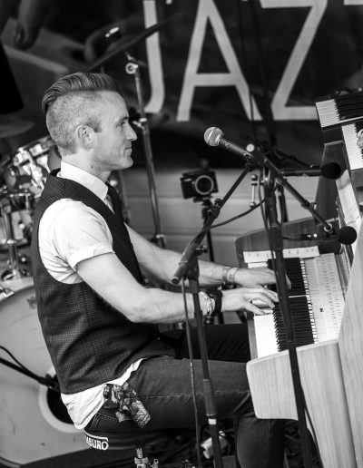 Lars Jakob Rudjord med Kjempe-Jo, TerrasseJazz 2024 (foto: Birgit Fostervold)